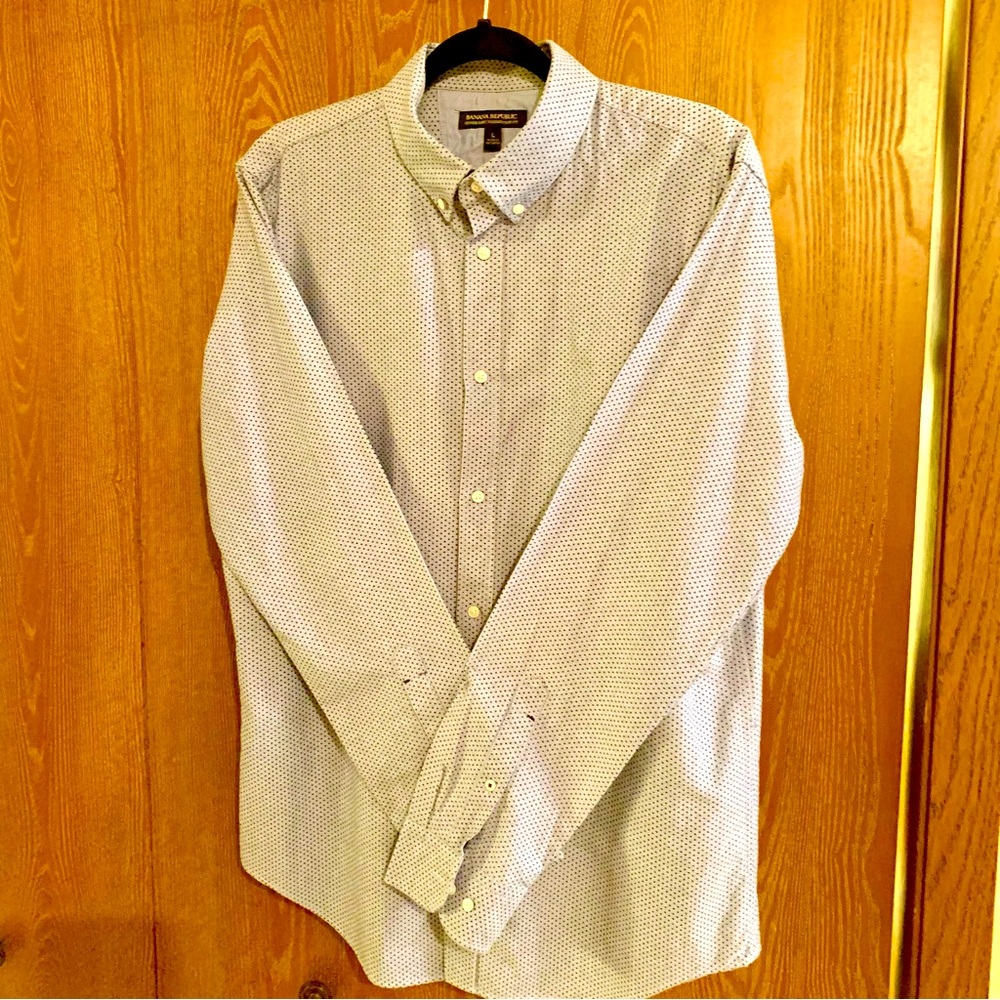 Stylish Banana Republic—dress or casual—great details. In excellent condition.